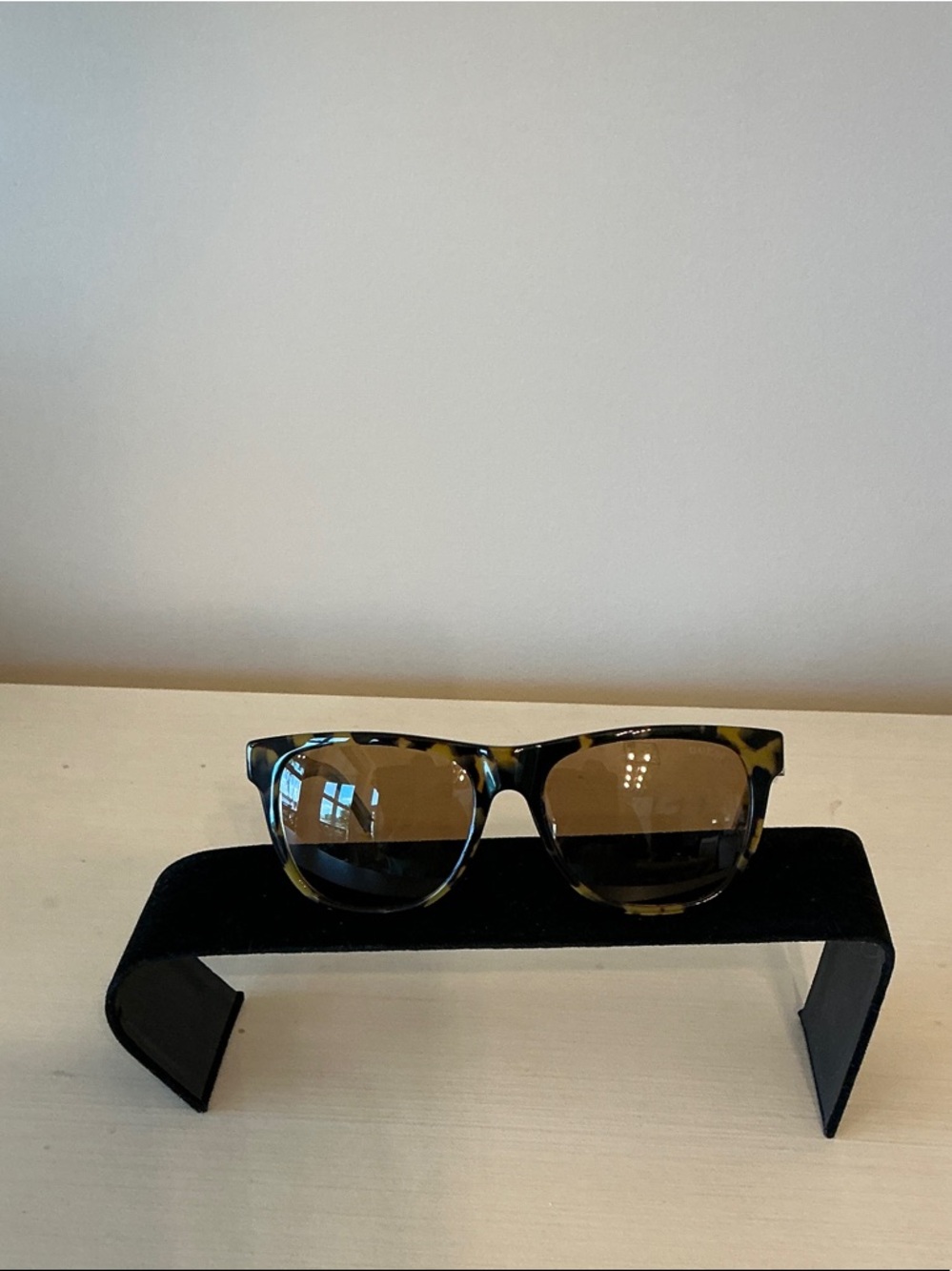 Authentic, Guess Tortoiseshell Brown w/ Brown Lens Sunglasses